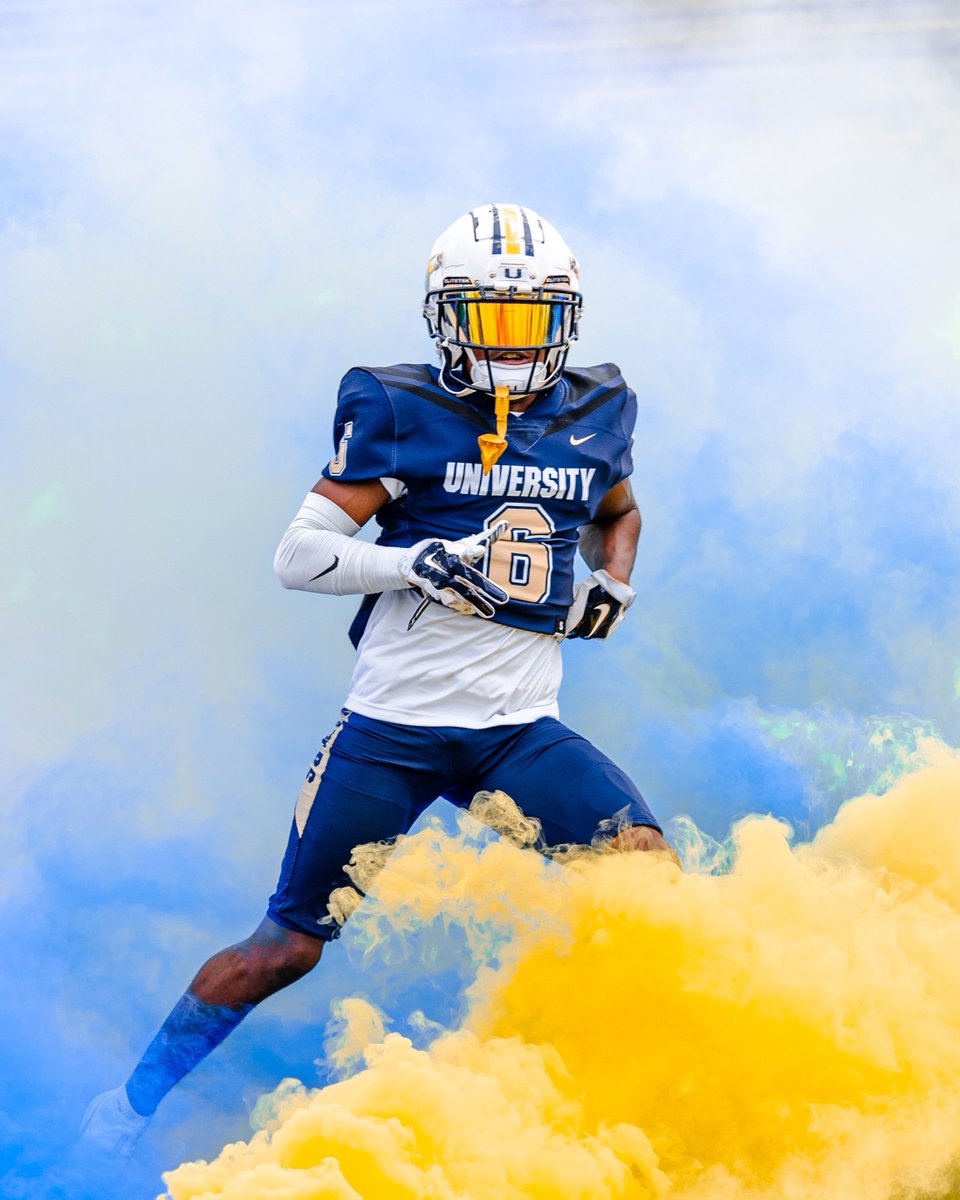 nrvimages's tweet photo. Throwback to one of my favorite shoots ever. 💨 

@UHSCougars_FB #hsfootball #tbt https://t.co/Gk73NIcroG