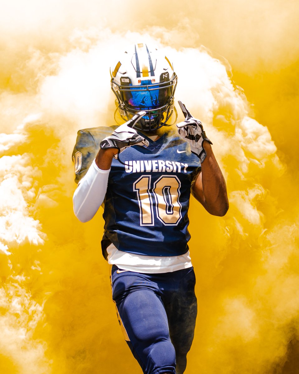 nrvimages's tweet photo. Throwback to one of my favorite shoots ever. 💨 

@UHSCougars_FB #hsfootball #tbt https://t.co/Gk73NIcroG