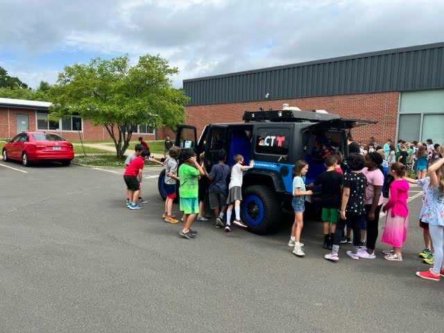 Roaring Brook School tweet media