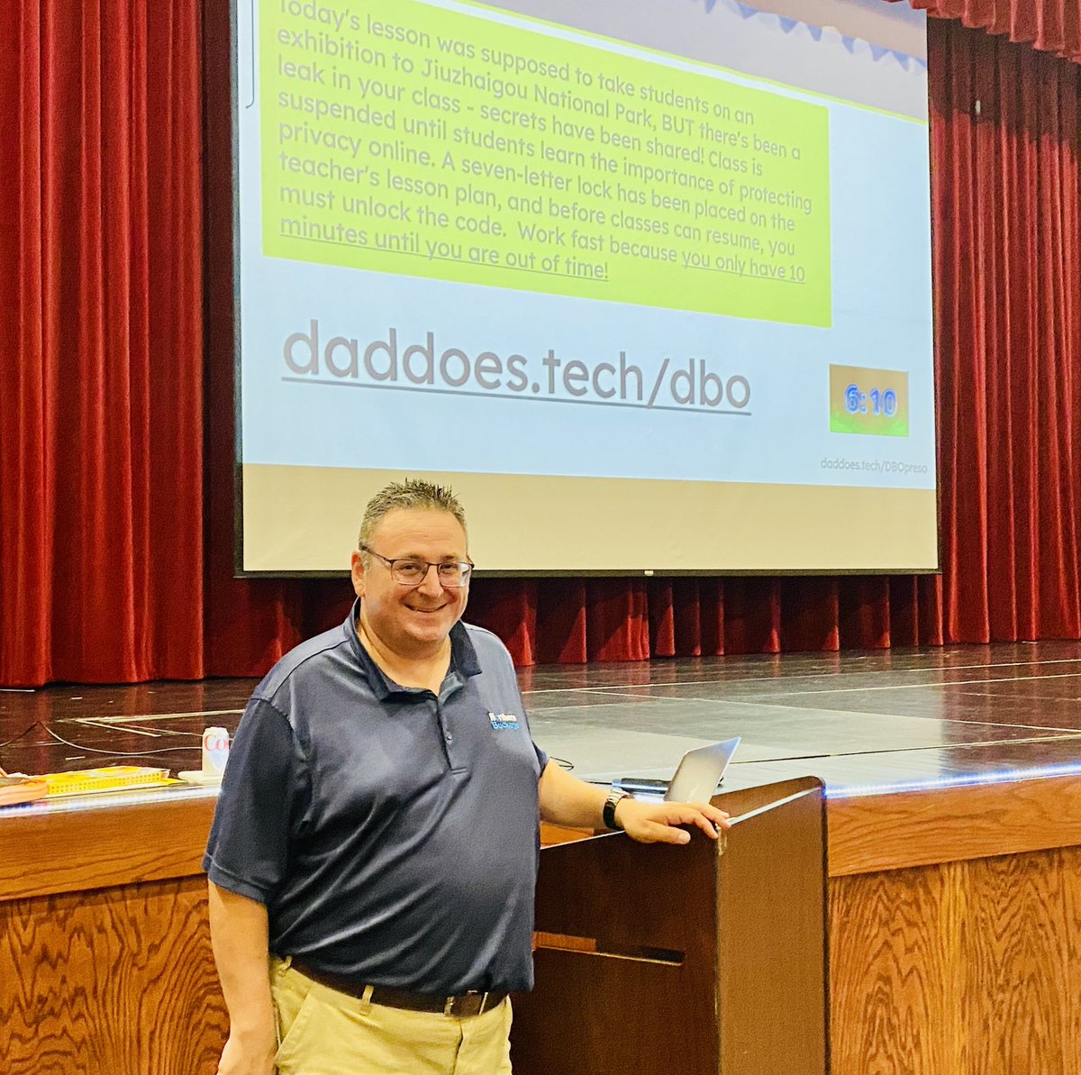 Chris Malanga <a href="/DadDoesTech/">Dad Does Tech</a> 
shares how to create digital escape rooms. What an excellent way to get Ss to use their critical thinking and problem-solving skills. #CreateCon22 #MyColleagueIsARockStar 🌟🎸