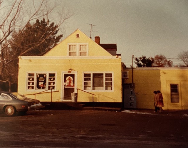 KwikTrip's tweet image. Idk what to tweet today. 

Here's the first Kwik Trip.