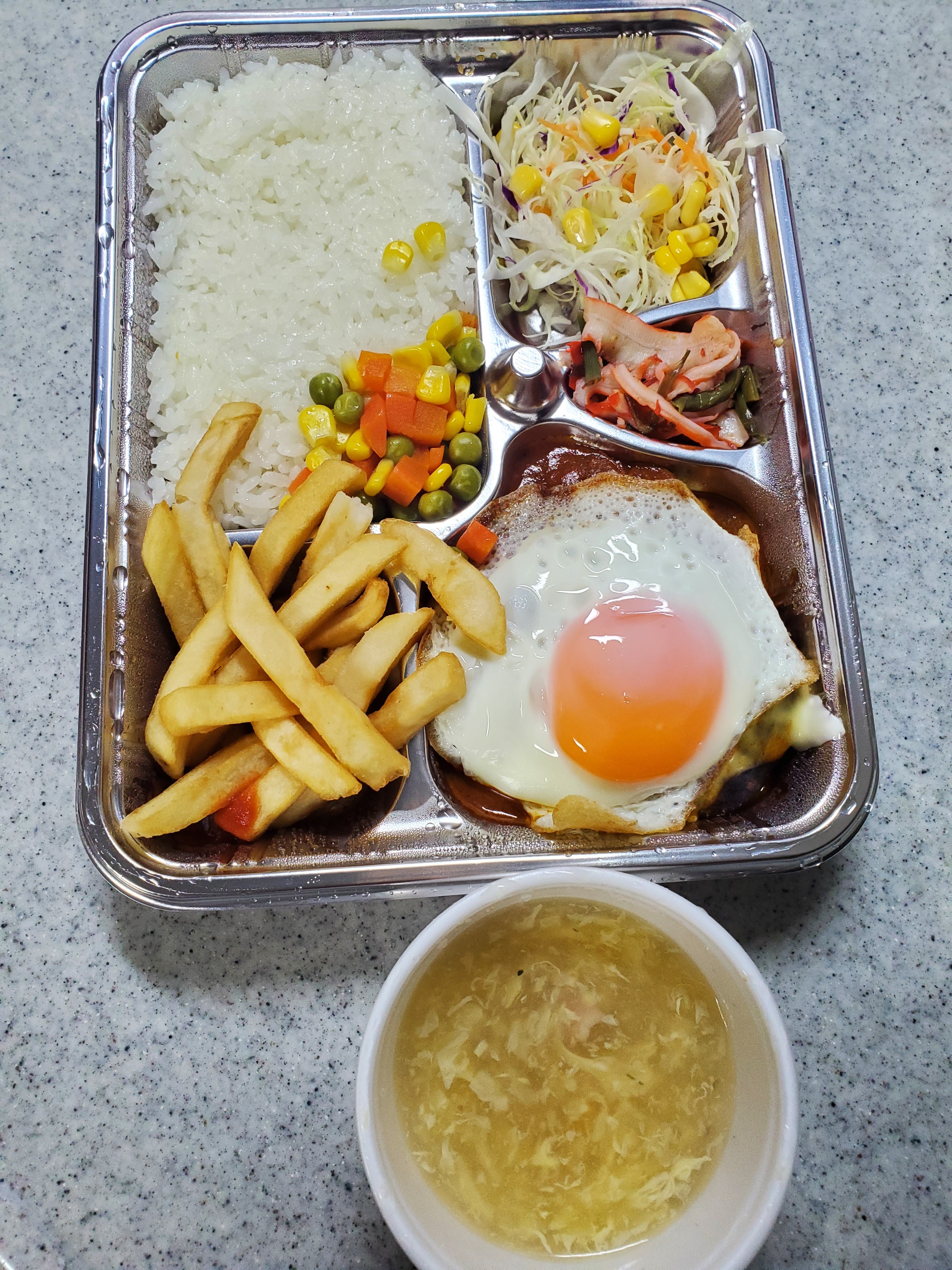 ハカイダー 今日のランチはビッグハートから テイクアウトしたハンバーグステーキ ビッグハート泡瀬店 ランチメニュー T Co V65yzlonin Twitter