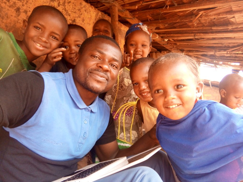 FonkeingFotabo2's tweet photo. La #Protection des #Réfugiés exige de La concentration pour les #acteurs #humanitaires afin de donner du sourire Aux personnes à #protéger dans Les #couloirs humanitaires comme à l'est Cameroun où se trouve le site de #Lolo. @UEauCameroun @Le_HCR @PNUDCameroun @minasofficiel https://t.co/UVg2kjDW7Q