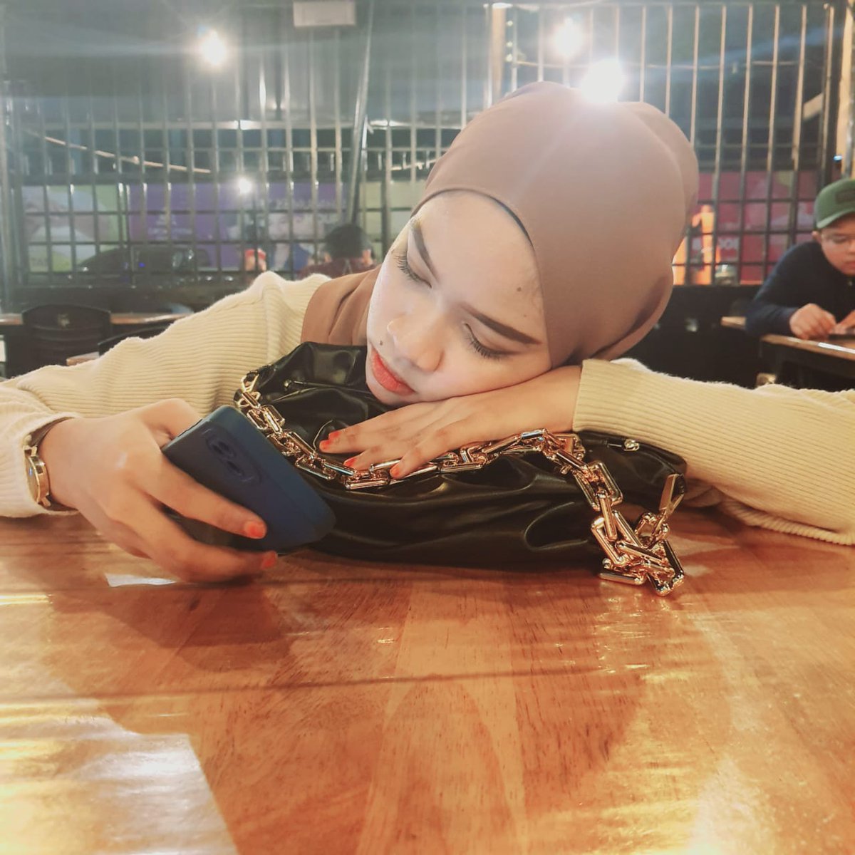 Klau rupa yg awk cari maaf sya undur