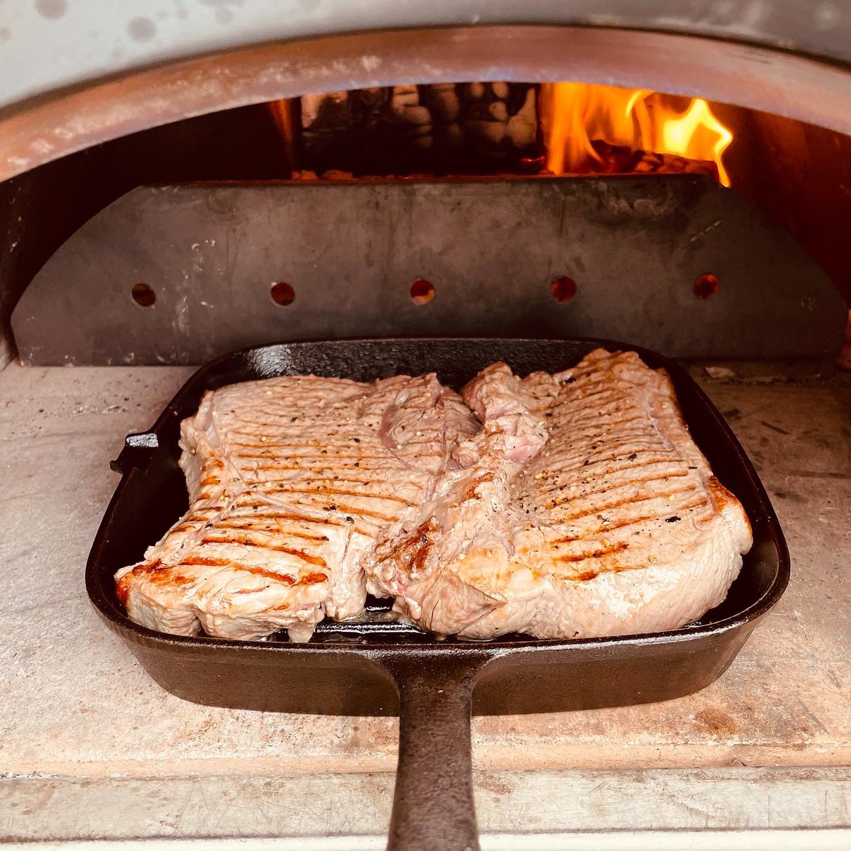 ScoutedSam's tweet photo. The #igneus isn’t just for pizzas! 🔥🥩🥔 #woodfiredoven @pizzasforall https://t.co/QCOxYPEvcs