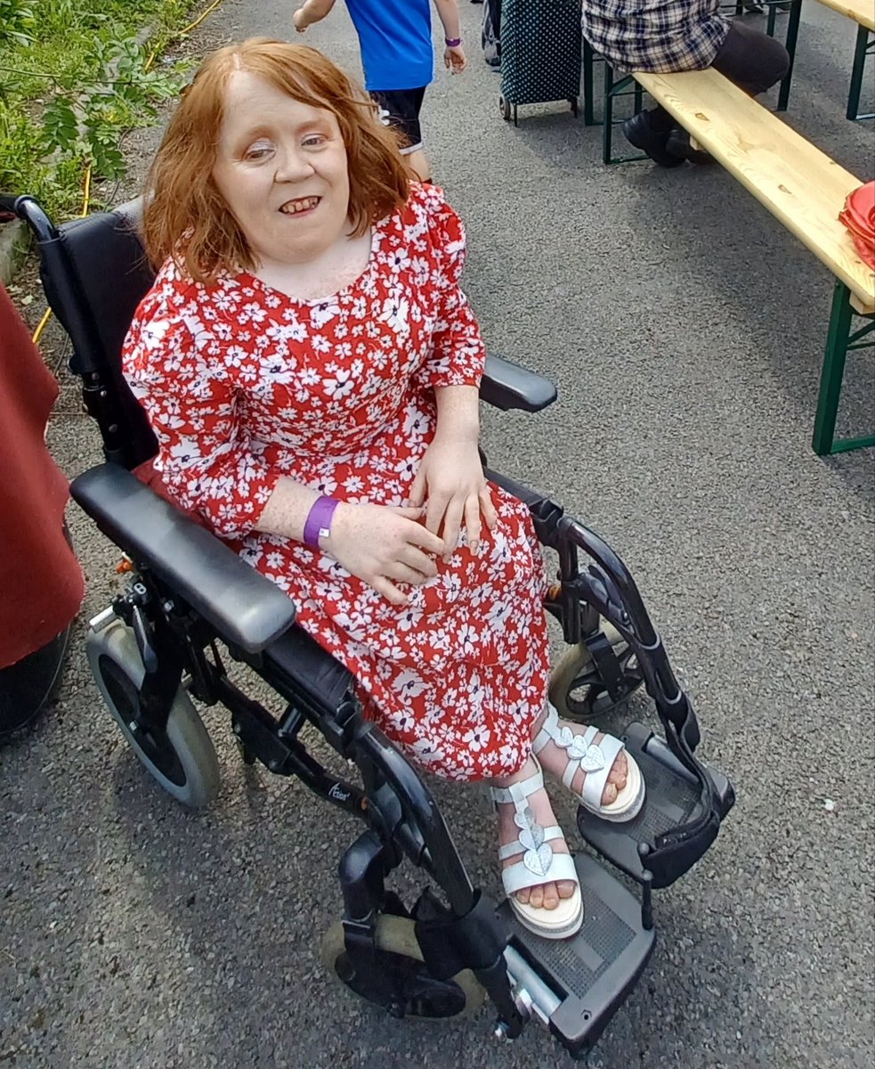 Ginger, pretty and petite too, that is me! 

#fashion #wheelchairfashion