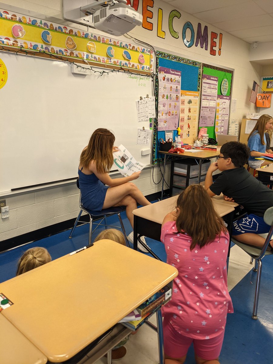 Spanish Honor Society students read bilingual books to 3rd graders.