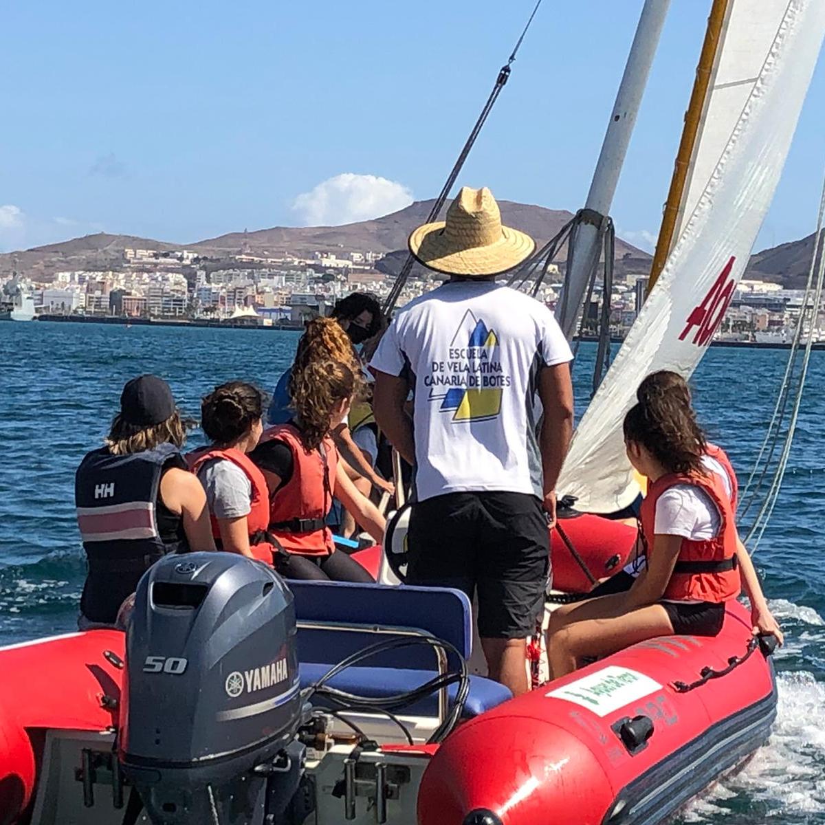 Botesvelalatina's tweet image. ⚓ ▪ Esta semana conocieron la #VelaLatinaCanaria⛵ a través de nuestra Escuela, alumnos del #IESLa Minilla con el proyecto &apos;Arranchando el bote&apos; de @ciudaddemar 

📩 Inscríbete en nuestro Campus de Verano🌞
forms.gle/6fb9h6sFF8HaYq…