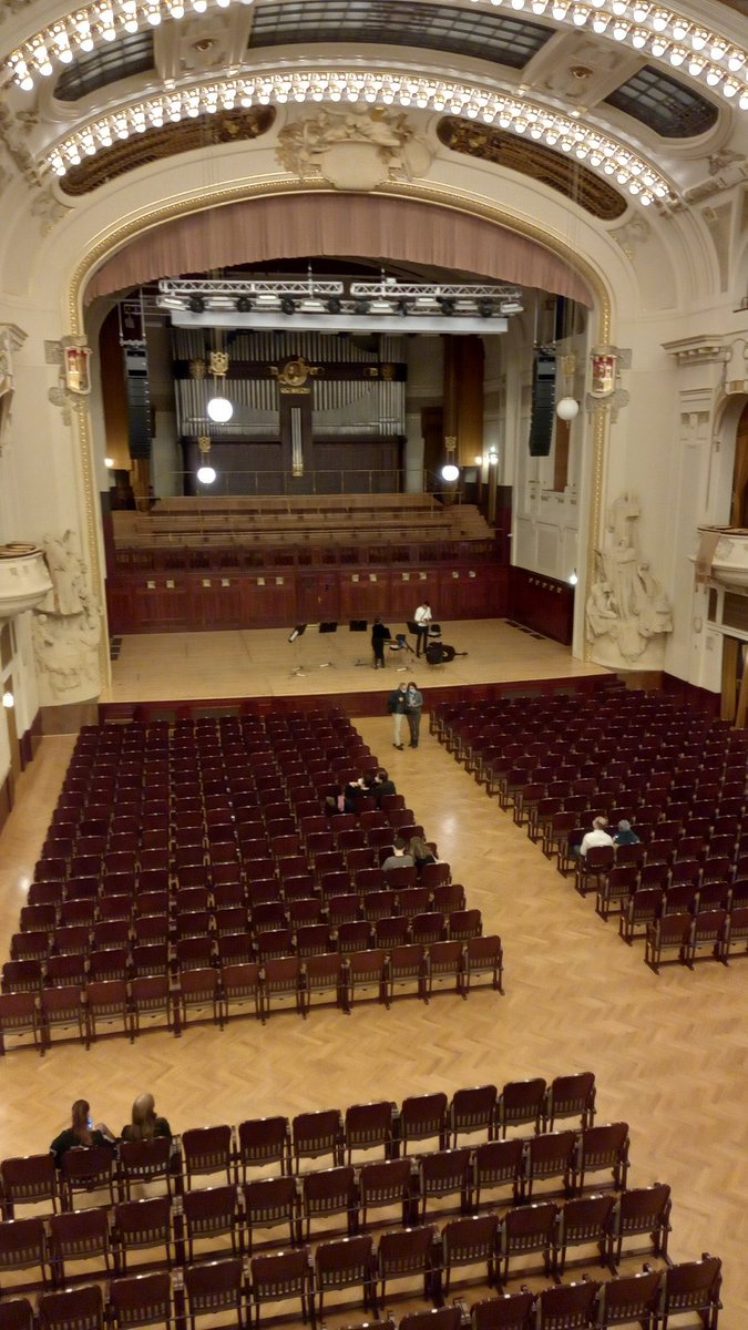 TheNorskaPaul's tweet photo. 2/3
At the #PragueStateOpera house, the first performance was on 5 January 1888 with Richard Wagner's opera Die Meistersinger von Nürnberg.
As you can see in the 1st pic, Alex is about to get run over by a Volvo😂 🇨🇿 https://t.co/IEDzDMD0dz