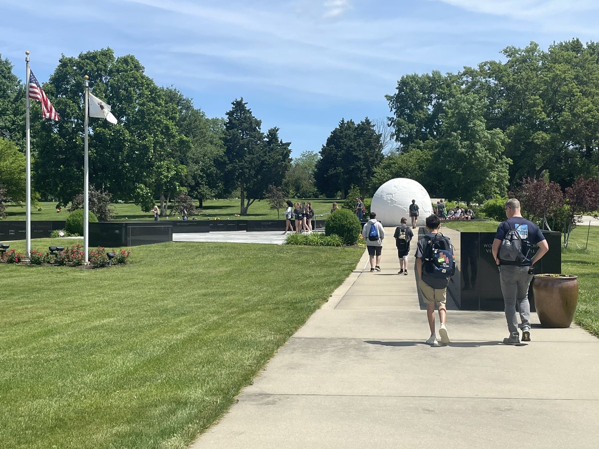 MrsDeHaan's tweet photo. HCMS Springfield trip 2022. Stop #2 - War Memorials. @fsd157c @HCMSTigers157c https://t.co/L7xVvVvhYD