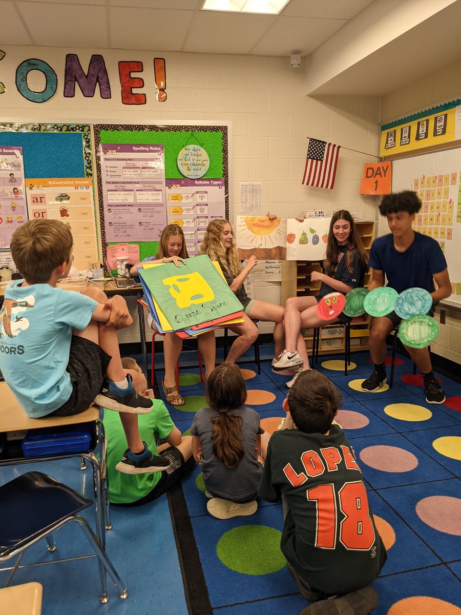 SnyderSenora's tweet photo. Spanish Honor Society students read bilingual books to 3rd graders. https://t.co/dl83WDVfa7