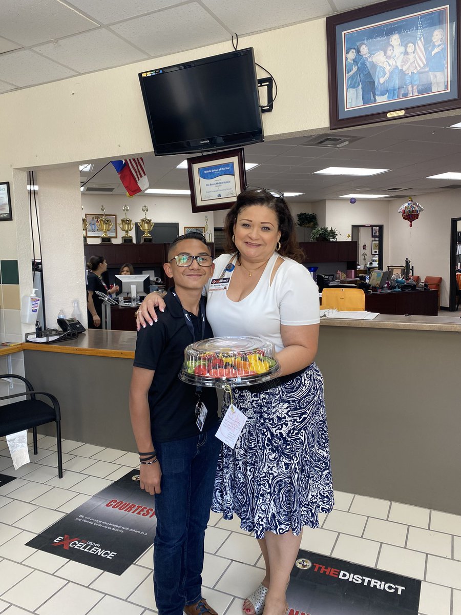 💜 Thank you to the Madriz family for always being kind and thoughtful! Daniel brought in a delicious fruit tray 🍓🍇🍎🍉 on this hot day! 🥵 It is going to be perfect!! 😊🐺🐾