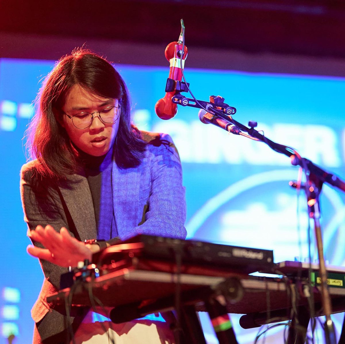 gingerrootmusic's tweet image. I’m still speechless from our show in NY this past weekend. Never in a million years would I have thought we’d sell out @MusicHallofWB but it’s all thx to y’all! Now to get ready for what’s coming up real soon 👀👀👀

📸: @RobbieBulilan