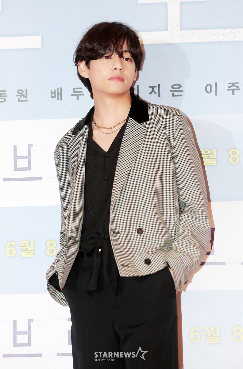 Abi yemin ediyorum ki çok yakışıklı ağlıyıcam tü tü maşallah 🛐😩 
#TAEHYUNG #vbts