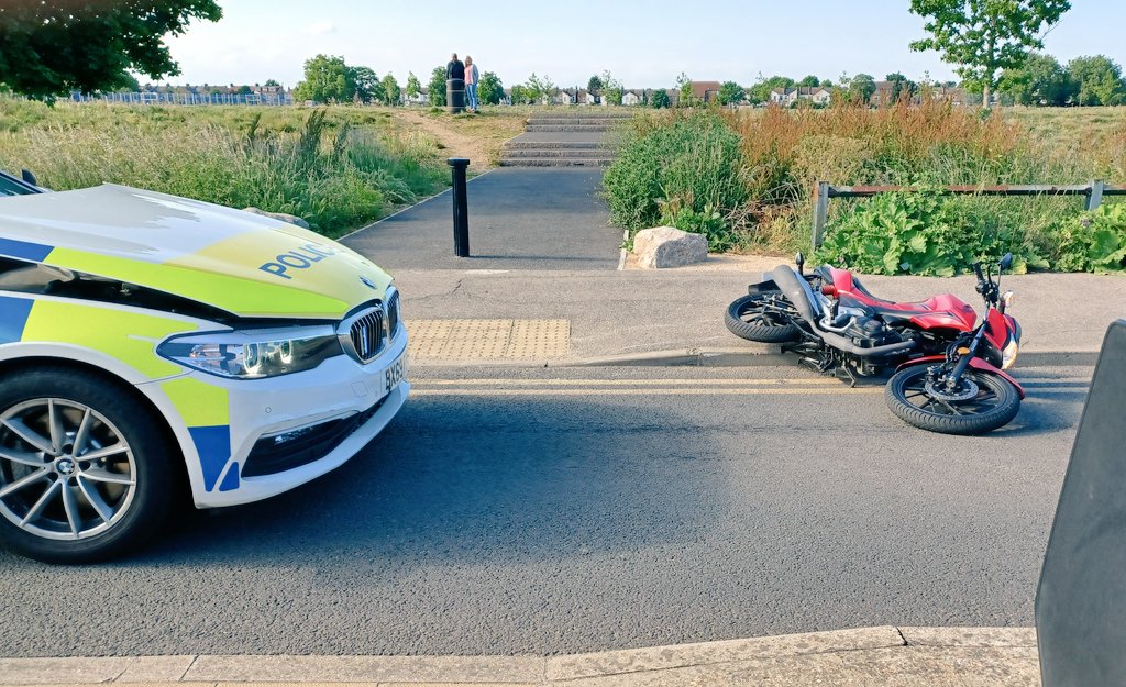 MPSViolentCrime's tweet photo. If your going to fail to stop for our TPAC units and attempt to ride through a busy park, you expect tactical contact.
We can not risk lives with a suspect thinking he can ride through people.
Suspect is now in police custody for a number of offences!!
#Syndicate8 https://t.co/MOhXyOvfEa