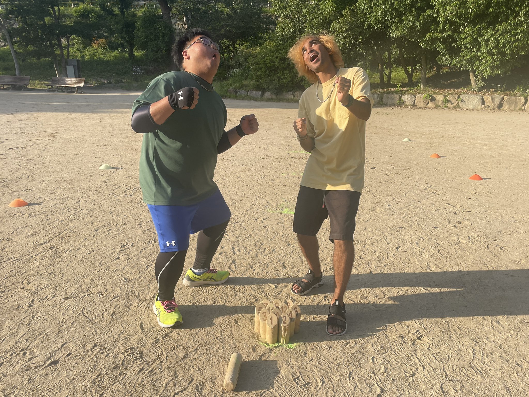 تويتر 明石モルック倶楽部 على تويتر インド人最強モルッカーが殴り込みに来ました アニバーサリー企画 2の撮影はみんなご存知このお方 激アツ展開で楽しい雰囲気のモルックでした さぁ 編集がんばろ T Co Ibq5ugwazj