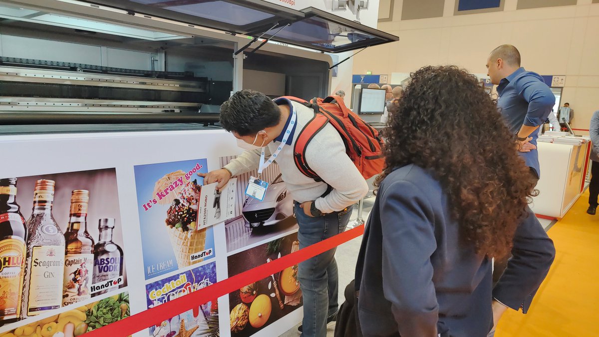 HangloryG's tweet photo. The second day of #FESPA 2022
More visitors were attracted by the digital printers brought by #Hanway and #HandTop, so they came to the #HanGlory Group's stand to experience the strength of our printers on-site and actively communicate with the sales on site.
@FESPA https://t.co/h4bVr5oTen