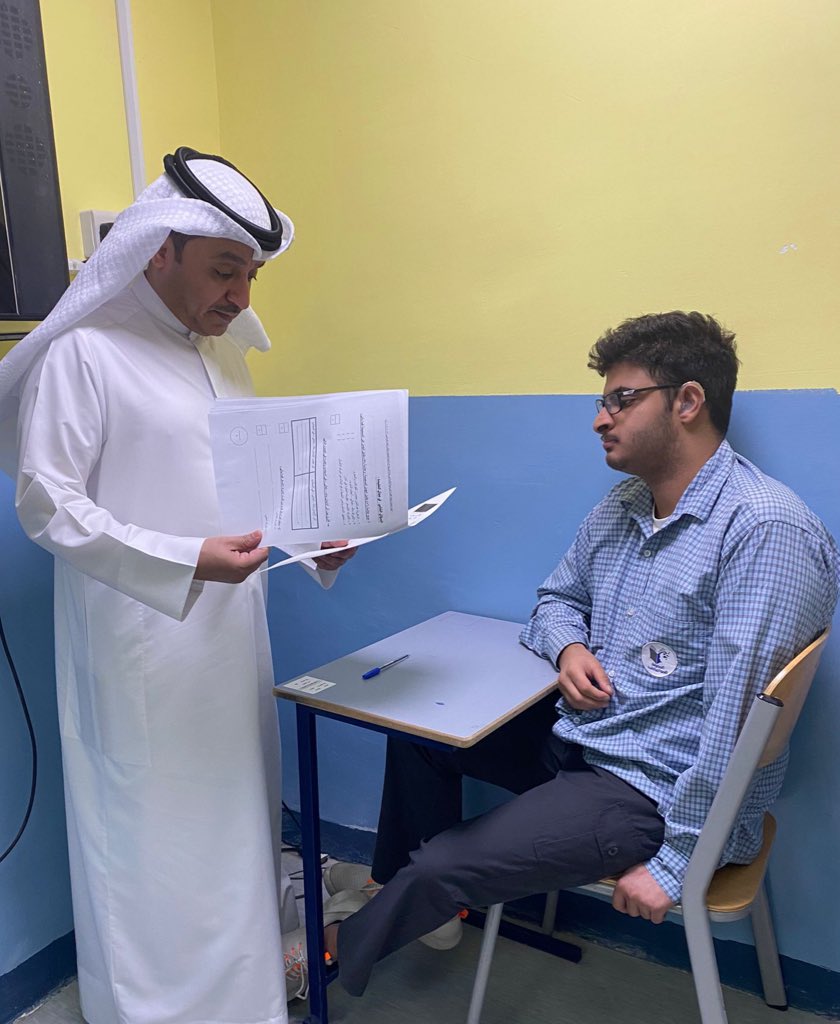 private_edu_kw's tweet photo. أكد الوكيل المساعد للتعليم الخاص والنوعي خلال زيارته مدرسة المعرفه النموذجية بنين/بنات إلي حرص وزارة التربية الاطمئنان على انتظام أعمال الامتحانات بجميع اللجان ، وتوفير كافة سبل الدعم والرعاية للطلاب وتهيئة المناخ التعليمي الملائم لإداء الاختبارات النهائية. https://t.co/txQpnsaQnv