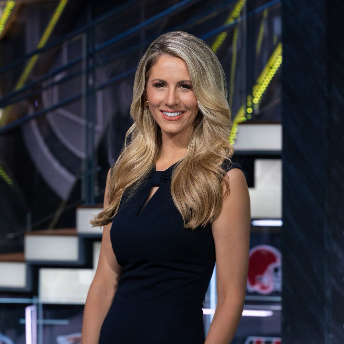 ZTAFraternity's tweet image. We are so excited to have 2022 ZTA Outstanding Alumna @LauraRutledge join us at #ZTAConvention this month to accept her award!

Read more about Laura and our other #ZTAConvention speakers here: 
bit.ly/ZTAConventionS…