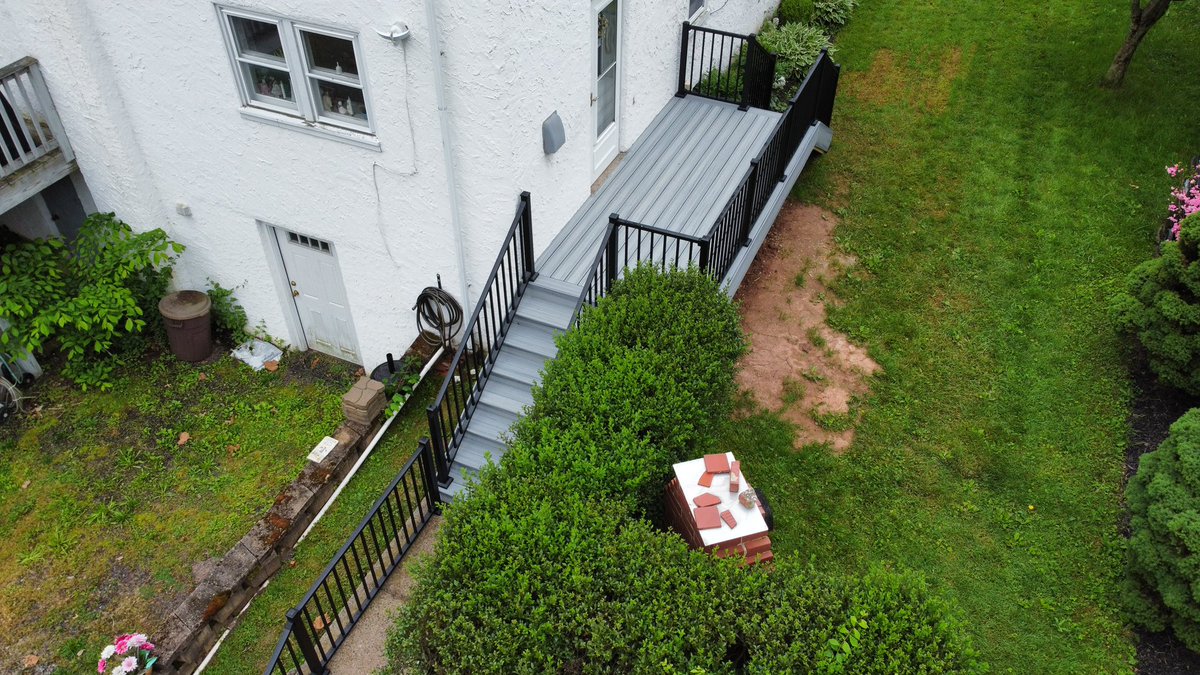 MattLappas's tweet photo. Another @Trex_Company deck installed by @Lowes. Decking: Trex Enhance Foggy Wharf Railing: Trex Signature (Black Aluminum). #LowesSERVICES #Lowes #trexdeck #DjiDrone @DJIGlobal https://t.co/LiE5fpO9Pj