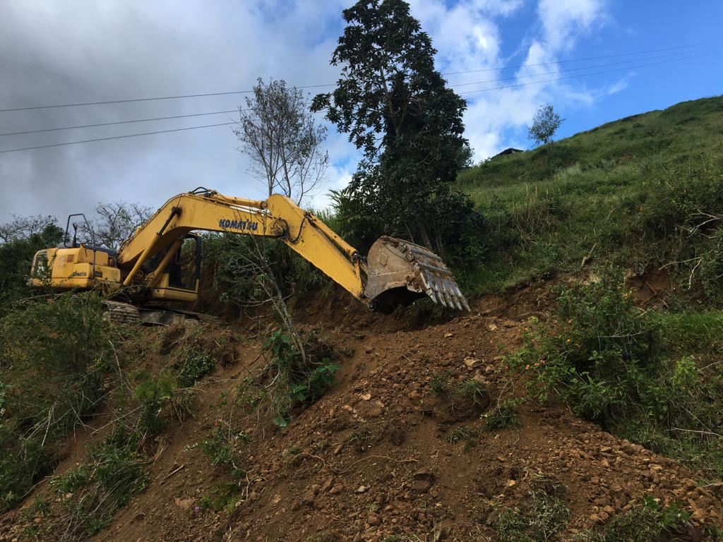 mguachapala's tweet photo. 🚧 || Obras Públicas
🔺 Estamos trabajando en la apertura de la vía Juntas, la misma que beneficiará a las comunidades de Tablahuaico, Juntas y Don Julo.
✅ Los beneficiarios son las comunidades productivas, nuestros agricultores. https://t.co/Nzlx3zzpHA