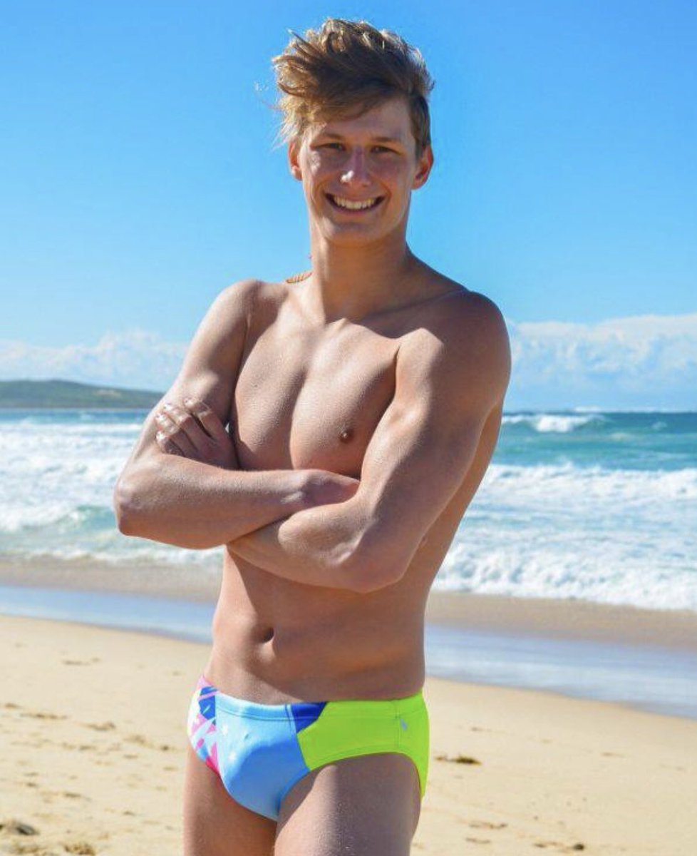 speedopouch's tweet photo. smooooooth n colourful #bulgeinbriefs #speedobulge #speedocock https://t.co/Bjn3ECv1nP
