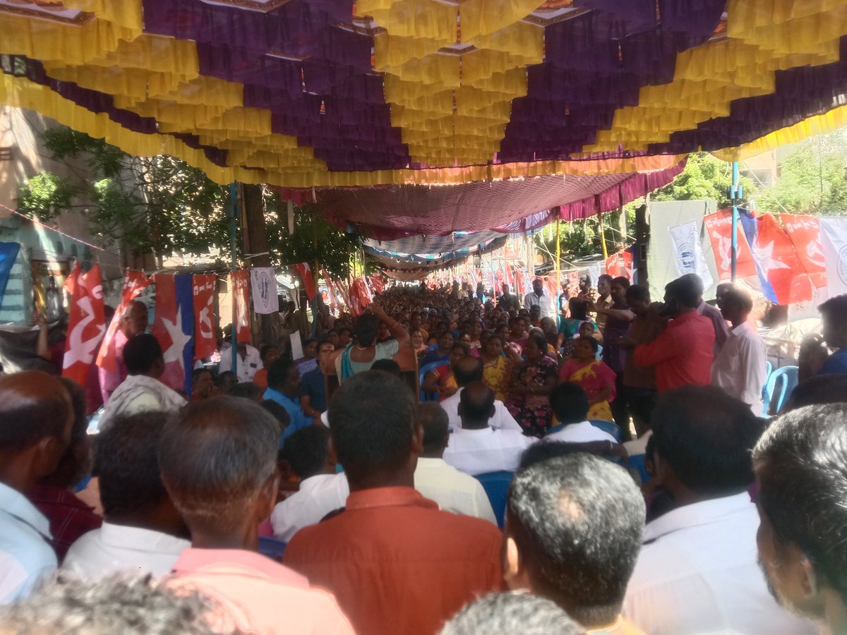 மார்க்சிஸ்ட் கம்யூனிஸ்டு கட்சி மற்றும் தமிழ்நாடு தீண்டாமை ஒழிப்பு முன்னணியின் போராட்டம், கடந்த 27 மே அன்று மாவட்ட ஆட்சியர் நடவடிக்கை எடுக்க வலியுறுத்தி நடந்தது.

இன்று திருவள்ளூர் மாவட்டம்
ராஜா நகரம்  மக்களுக்கு
பட்டா அளந்து பிரித்து  கொடுக்க RDO தலைமையில்  சர்வே நடைபெற்றுள்ளது.