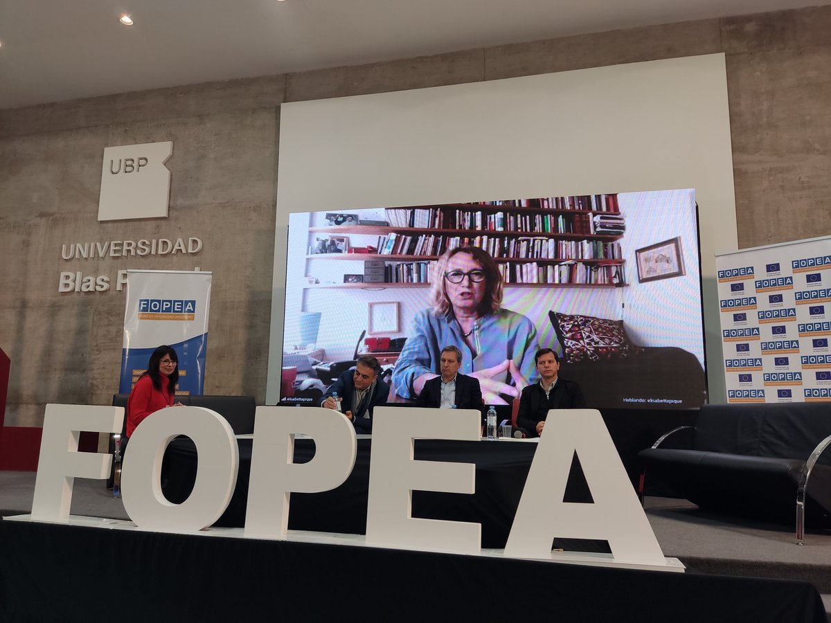 "#Ucrania Es la primera guerra que se ejecuta en redes sociales". <a href="/bettapique/">Elisabetta Piqué</a>, <a href="/LANACION/">LA NACION</a>
en #congresoFopea organizado por <a href="/FOPEA/">FOPEA</a> en <a href="/ubpascal/">Universidad Blas Pascal | UBP</a> 
"En todas las guerras la primera víctima  que muere es la VERDAD".