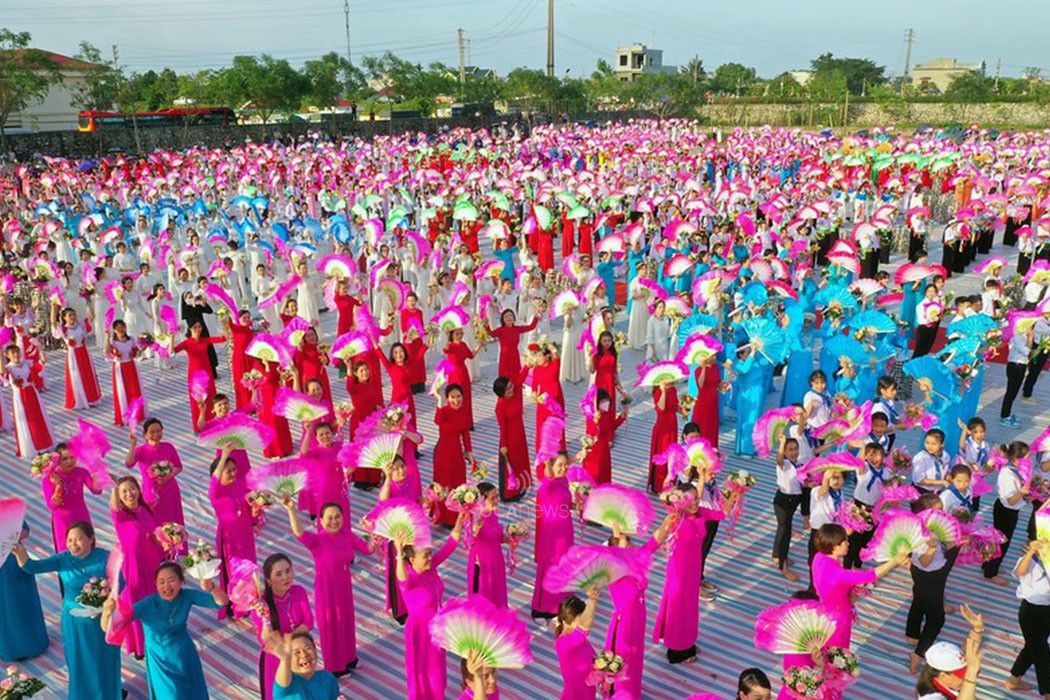 ucanbd's tweet photo. #Vietnam #Catholics on song for Mother #Mary 
https://t.co/LcjDhV7oGb https://t.co/UTmlXAOeDy
