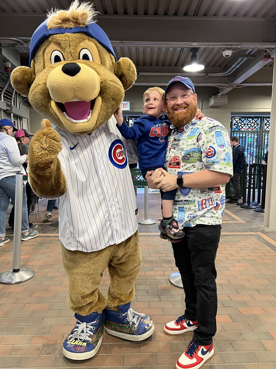 stoutredbeard's tweet photo. @BoogSciambi rate my shoes from last night! Kept looking for you. @ClarktheCub https://t.co/HsQ1knVZXu