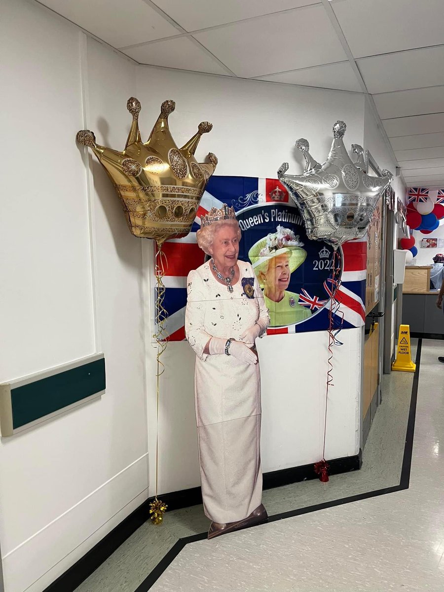 Another one of my areas Langtree ward decorating the ward for the jubilee and having a fab day with the patients today ❤️ #jubilee <a href="/WWLNHS/">WWL NHS</a> @wwl_staffeng