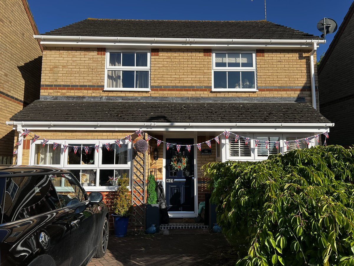 melmoto's tweet photo. Bunting is up! https://t.co/uqOKko8CRo