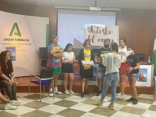 IESLaPazGranada's tweet photo. 2-06-2022 Alumnado de 3ºESO y 1º de FPB de Peluquería y Estética del  #IESLaPazGranada 
en Encuentro Provincial en el @iamjunta junto @igualdadieszv y @ies_severo_ochoa 
Promovido por @mzceducacion y @convigualdad 👏🏻👏🏻💜💜💜 Magnífico día de convivencia para aprender y disfrutar https://t.co/iNXtRoZWOm