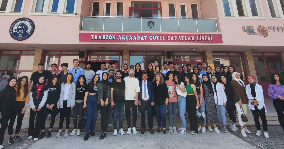 Siirt Takasbank Güzel Sanatlar Lisesi öğretmen ve öğrencilerimizden oluşan heyeti misafir eden Trabzon  Valiliğine, Trabzon Büyükşehir Belediyesine ilgili kurum ve kuruluşlar ile kardeş şehrimiz Trabzon halkına teşekkür ederiz.

<a href="/TrabzonValilik/">T.C. Trabzon Valiliği 🇹🇷</a> <a href="/TrabzonBelTr/">Trabzon Büyükşehir Belediyesi</a>