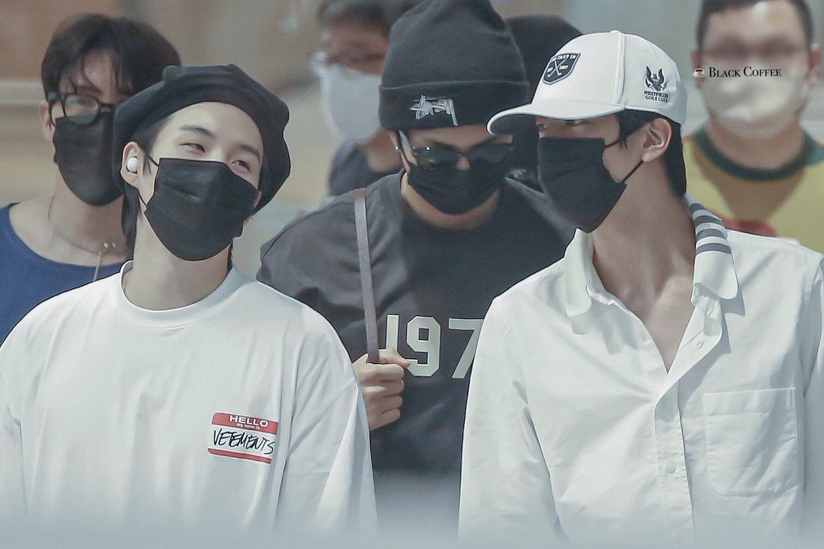 blackcoffee0613's tweet photo. 220602 인천 입국

#방탄소년단 #김석진 #석진 #JIN #SEOKJIN #BTSJIN #민윤기 #슈가 #SUGA @BTS_twt https://t.co/wJ34SnIPdY