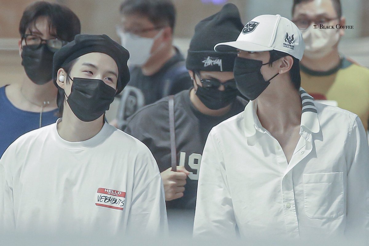 blackcoffee0613's tweet photo. 220602 인천 입국

#방탄소년단 #김석진 #석진 #JIN #SEOKJIN #BTSJIN #민윤기 #슈가 #SUGA @BTS_twt https://t.co/wJ34SnIPdY