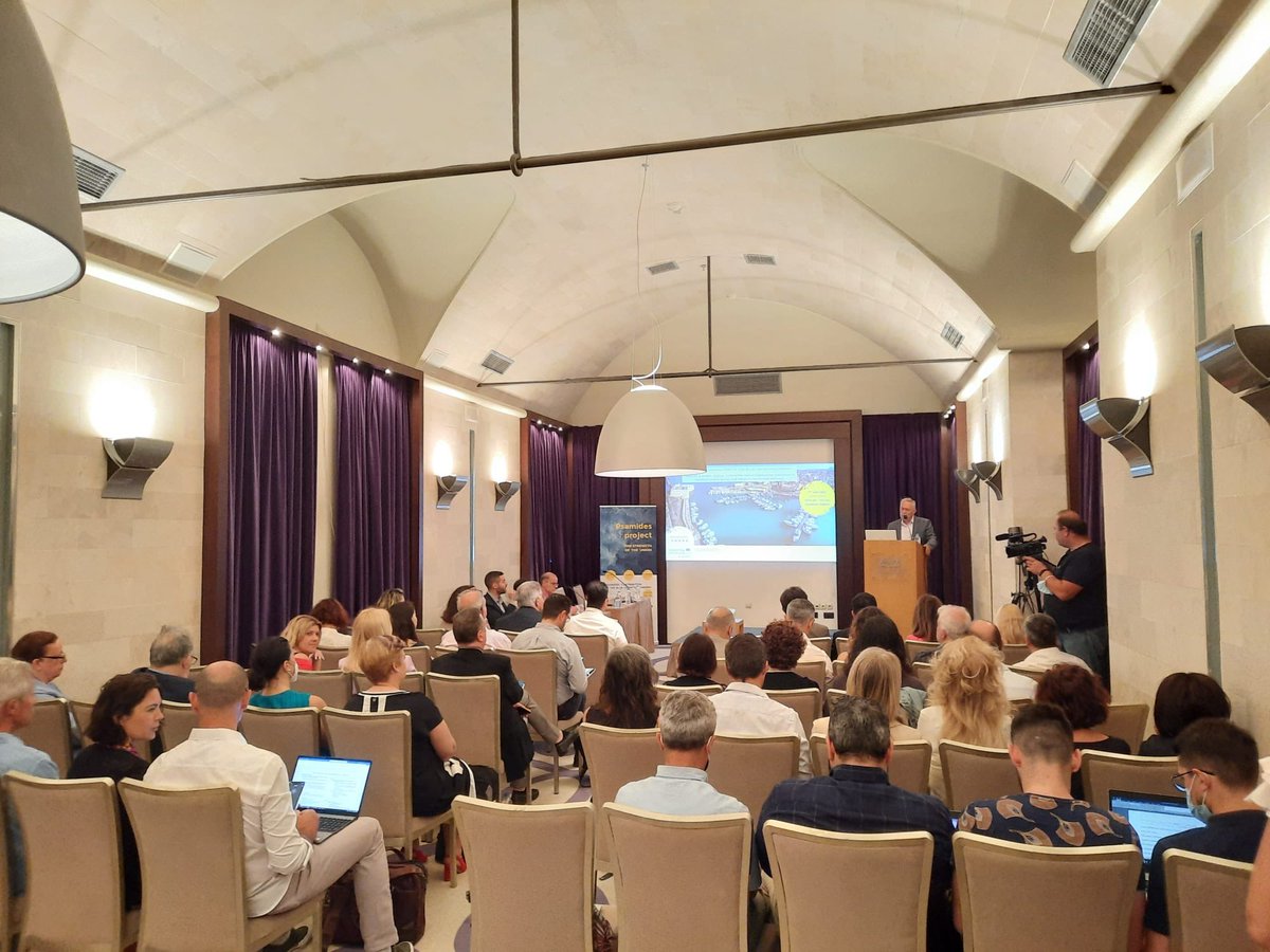 portsgencat's tweet photo. ⚓️Els membres de @psamidesproject presentem a Iràklio, Creta, els resultats de les mesures implementades en alguns ports, on hem prioritzat la transició verda i digital, la innovació oberta i col•laboradora i la governança multinivell. https://t.co/7EiKumVZpW