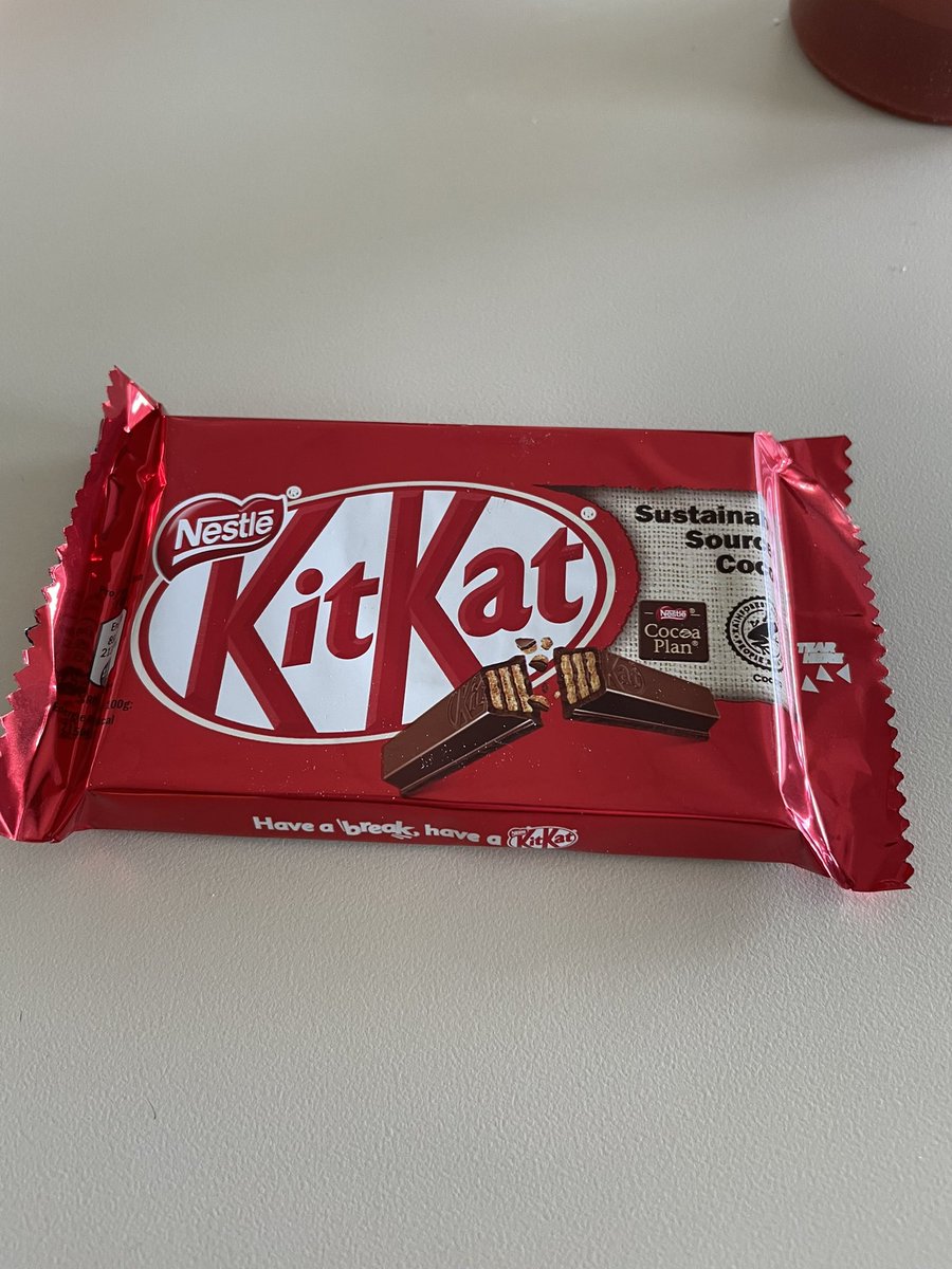 Tomtom217B's tweet photo. Ach was soll’s denn Pause ist Pause, keiner Snack wird doch erlaubt sein Karl ! 🤔😜🤣 #Kitkatgate #KitKatKarl https://t.co/f3jDy2q3fQ