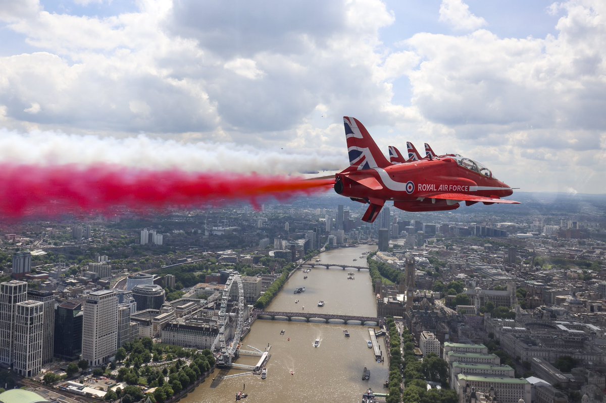 Celebrating and honouring Her Majesty The Queen’s dedication and duty - this was the #RedArrows’ view over #London for today’s #PlatinumJubilee flypast. Image by SAC Abigail Drewett. #RAF
