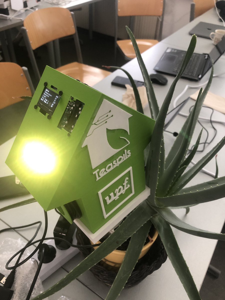 Spike #IoT is live and tracking. <a href="/thejk1777/">JL</a> &amp; Juan Arquero show as all details. Al loro…Stay tuned… <a href="/EUErasmusPlus/">Erasmus+</a> @IEducativa_UPM <a href="/La_UPM/">Universidad Politécnica de Madrid</a>