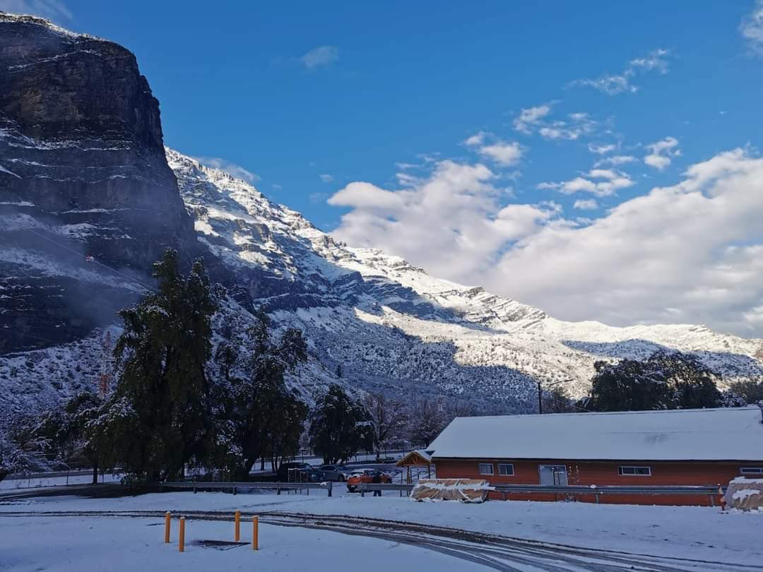 MuniSJdeMaipo's tweet photo. Hoy amaneció así nuestra comuna 🤩 increíbles postales de nuestro bello paisaje natural. 

Las fotos son de la localidad de Alfalfal 📍 https://t.co/8VJmwalCLC