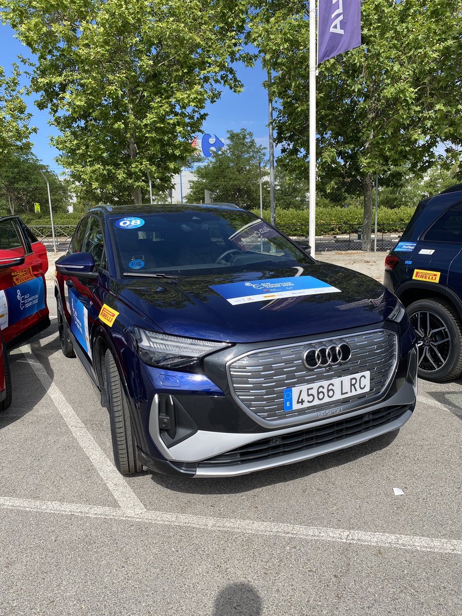 Fleet__People's tweet photo. #aldecomotion22 #aldecomotion @audispain @ALDAutomotivesp A los mandos de un Q4 e-tron al que estamos exprimiendo la eficiencia al máximo con @LuqueReyes !! #sostenibilidad #eficiencia #renting #flotas https://t.co/E5JxULqoVs