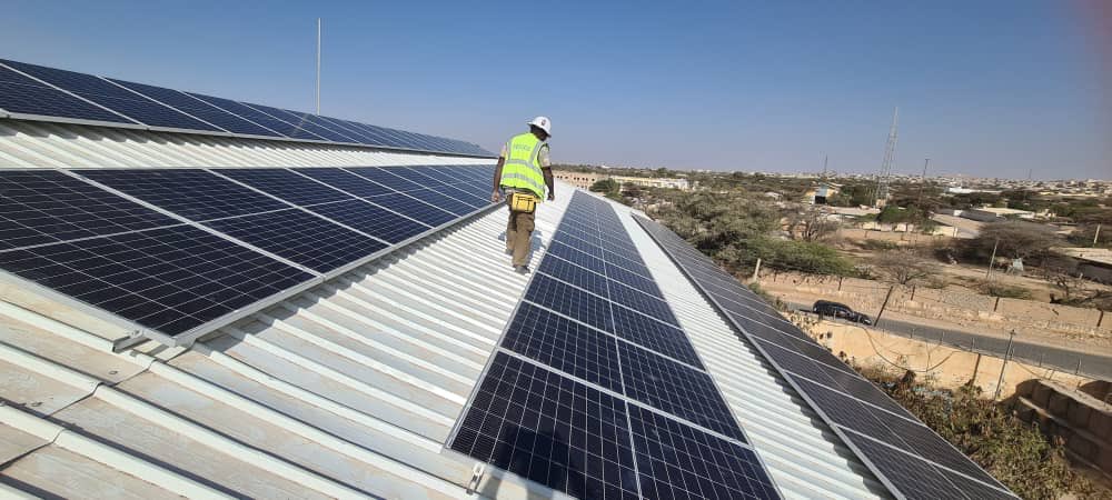 SECCCO_Somalia's tweet photo. Distributed Renewable Energy(DRE) solutions are the least-cost way to provide power. Talk to @SECCCO_Somalia we ensure local businesses &amp; communities are engaged in our design to offer fully localized approach including our #REAP #PAYGoModel of financing to ensure sustainability https://t.co/iX4UrMlw4H