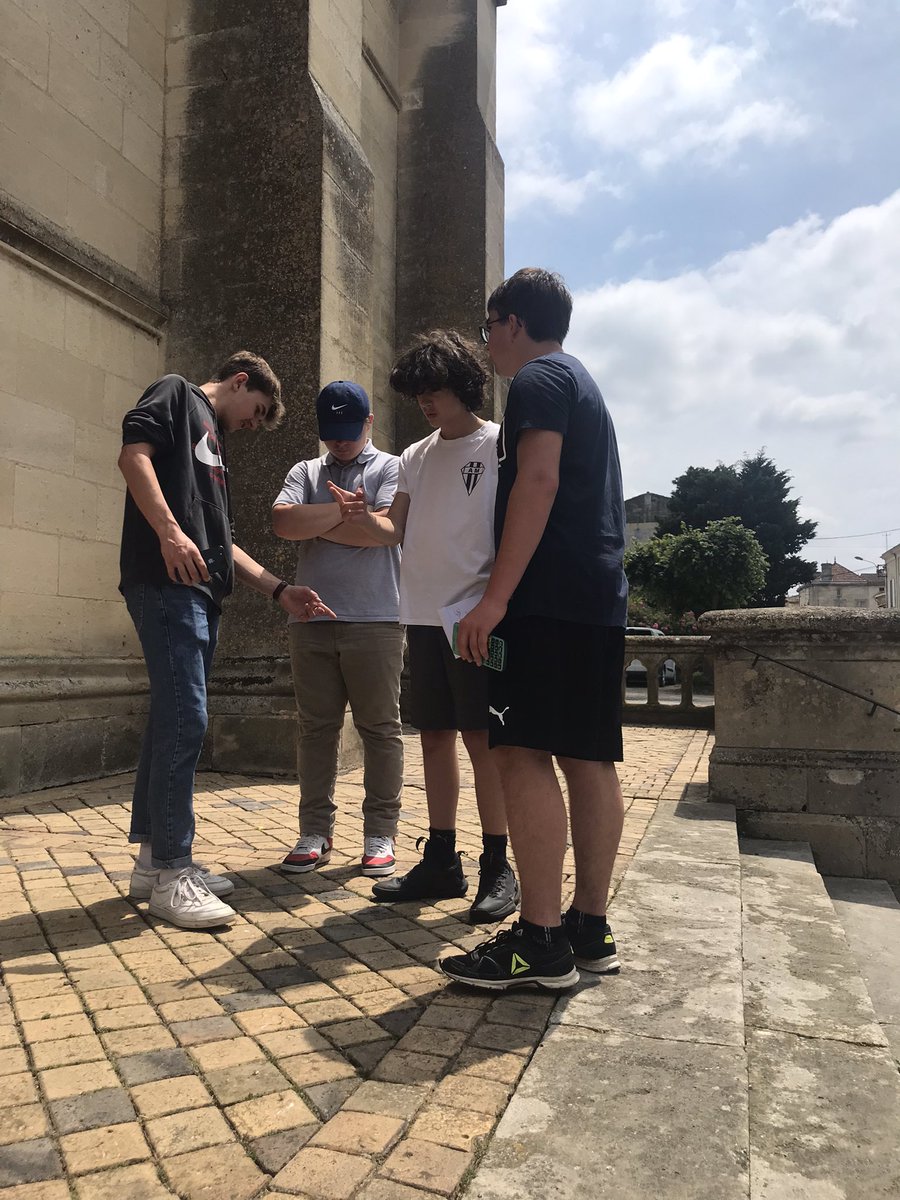 Blanche_MeJ's tweet image. Mais que font ces collégiens au pied des monuments de Branne ? Des mathématiques bien sûr !
#mathcitymap