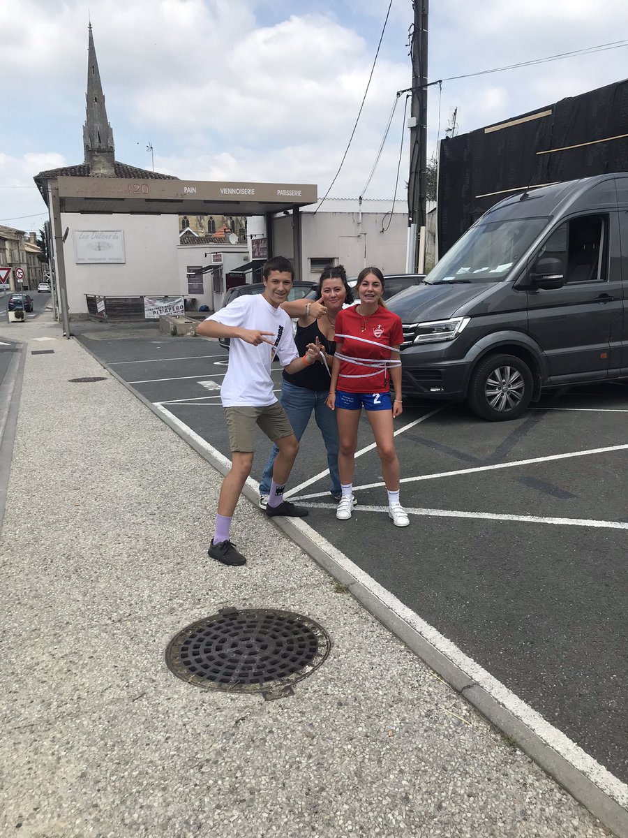 Blanche_MeJ's tweet image. Mais que font ces collégiens au pied des monuments de Branne ? Des mathématiques bien sûr !
#mathcitymap