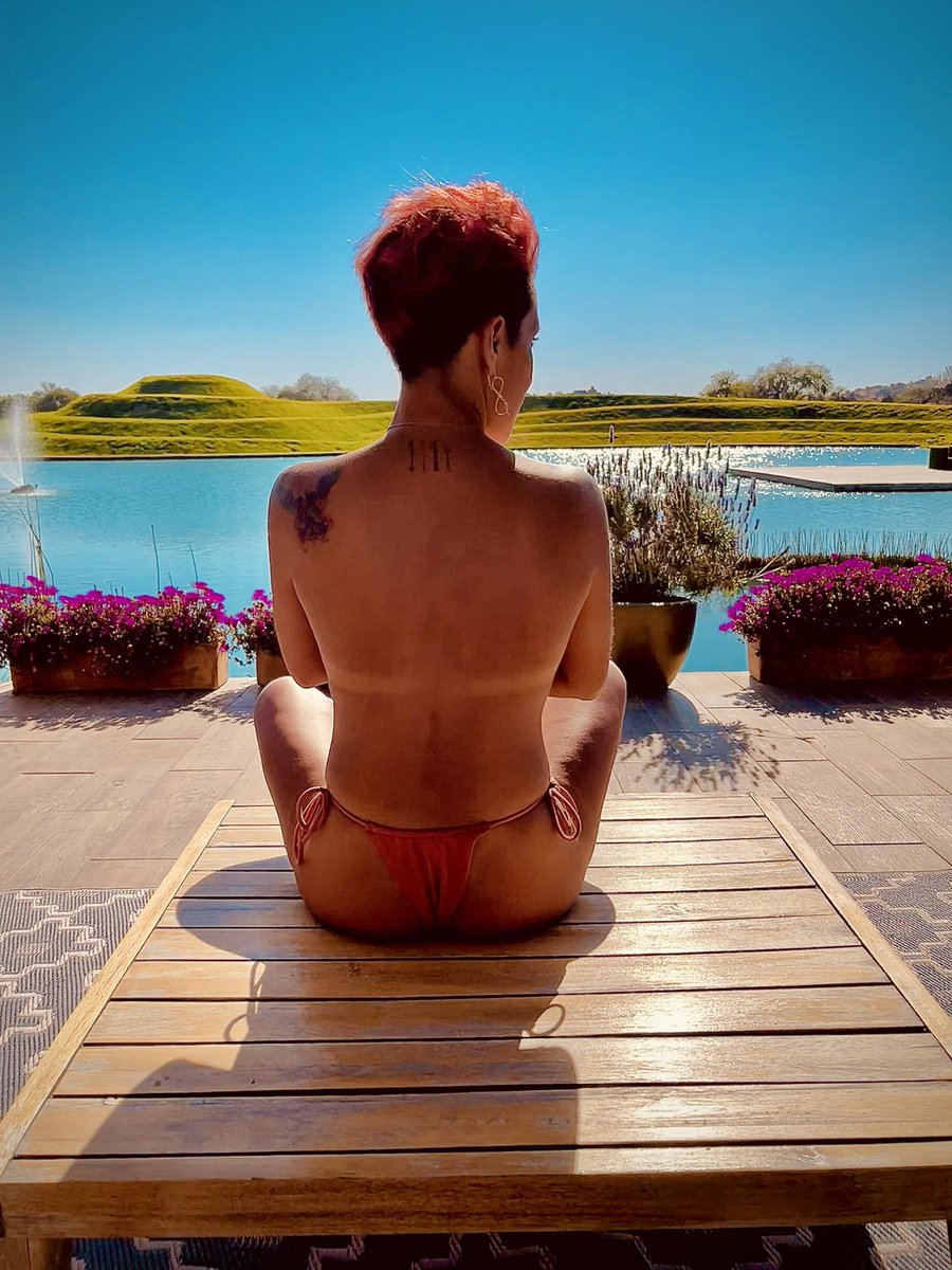 complices83's tweet photo. Jueves de seducir los sentidos 🍑🍑 https://t.co/0Ihfd6Xu6Q