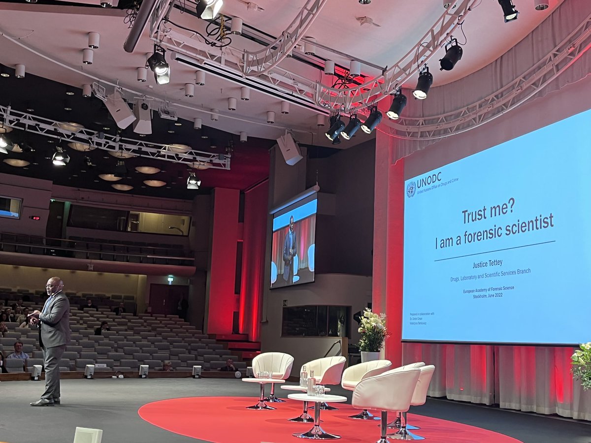 BreathnachM's tweet image. “Trust me? I am a forensic scientist” by Justice Tettey plenary speaker at #eafs2022