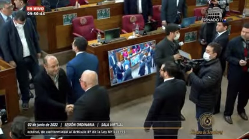 #ahora Sesión Ordinaria de la Cámara de Senadores y toma de juramento como miembros del TSJE al Dr. Rossel y al Dr. Bogarín.