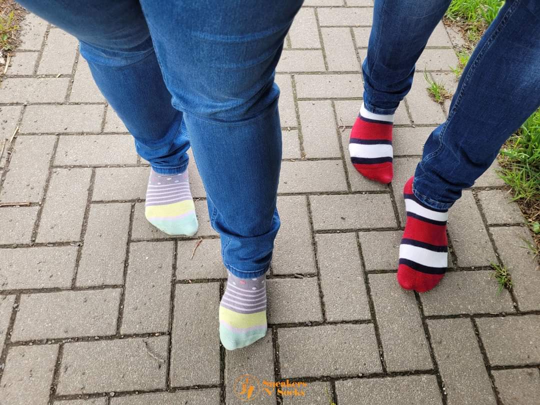 socks_sneakers's tweet photo. Oder doch lieber zu zweit? So macht es noch mehr Spaß. 🤭
#socks #socken #buntesocken #colorfulsocks #noshoes #nuraufsocken #walkinsocks #socksoftheday #sockenfetisch #sockfetish #dirtysocks #socksgetdirty #schmutzigesocken #dreckigesocken #cuteocks #lustigesocken #funsocks https://t.co/zbCvSv8bgl