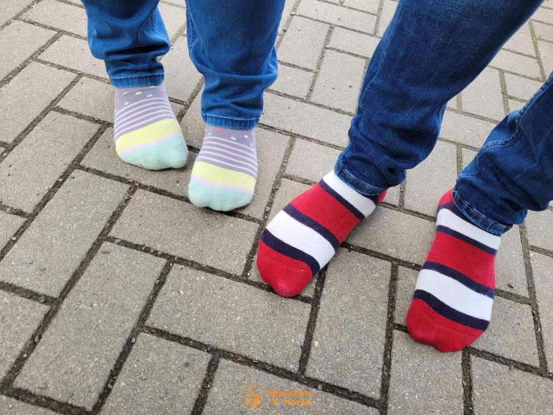 socks_sneakers's tweet photo. Oder doch lieber zu zweit? So macht es noch mehr Spaß. 🤭
#socks #socken #buntesocken #colorfulsocks #noshoes #nuraufsocken #walkinsocks #socksoftheday #sockenfetisch #sockfetish #dirtysocks #socksgetdirty #schmutzigesocken #dreckigesocken #cuteocks #lustigesocken #funsocks https://t.co/zbCvSv8bgl